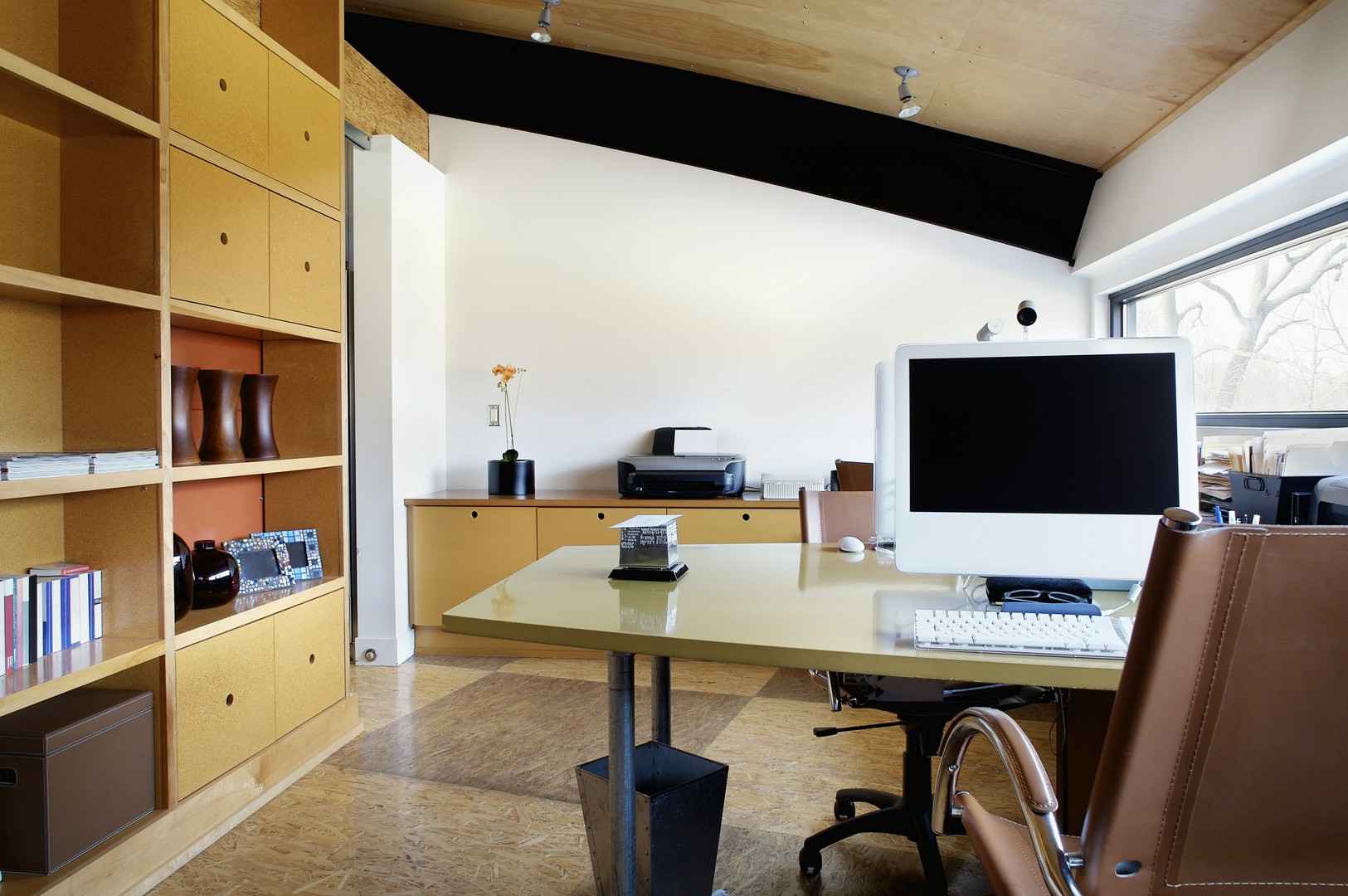 Jak stworzyć w domu funkcjonalne miejsce do pracy biurowej?